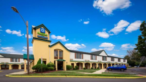 Гостиница SureStay Hotel by Best Western East Brunswick  Ист Брансвик